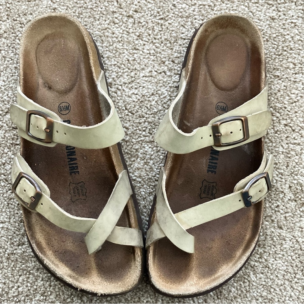 Cushionaire Leather Strappy Sandal‎ Flats Size 6 1/2